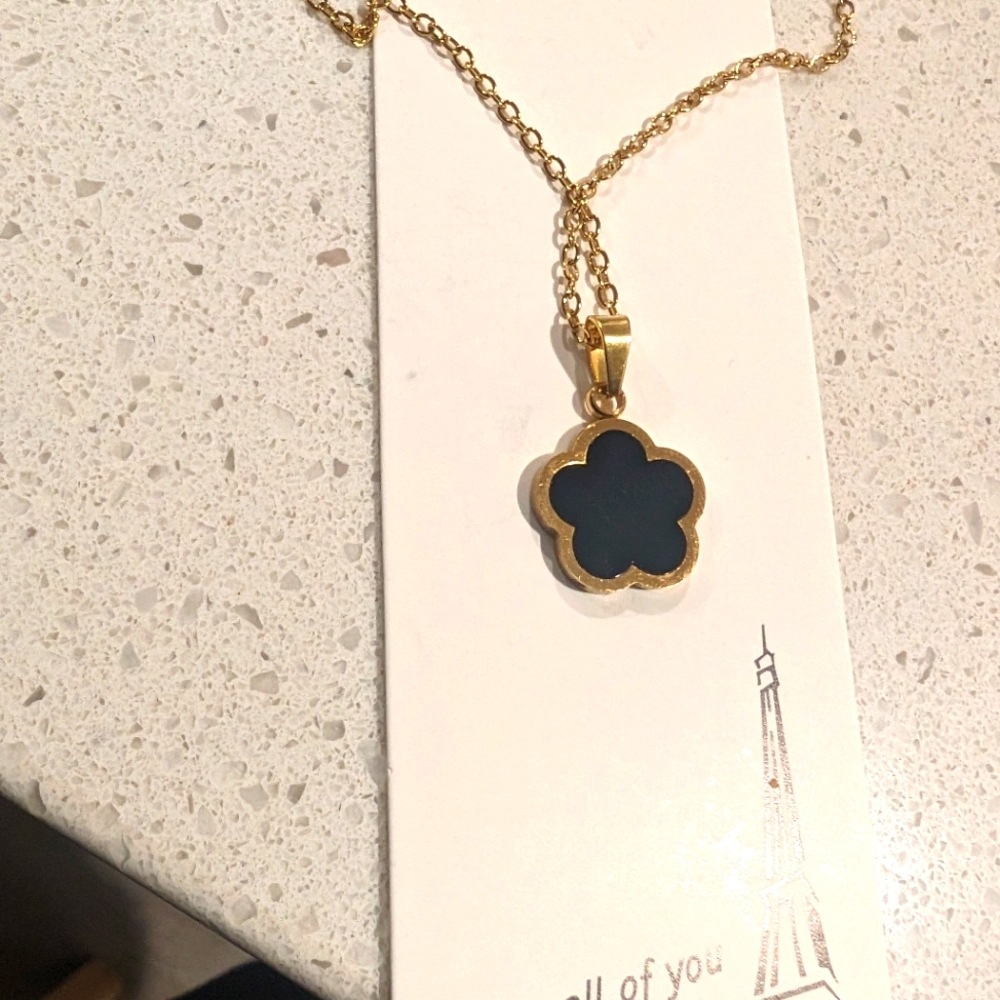 Van Cleef style necklace in black and gold